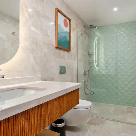 5 Bedroom - 7851